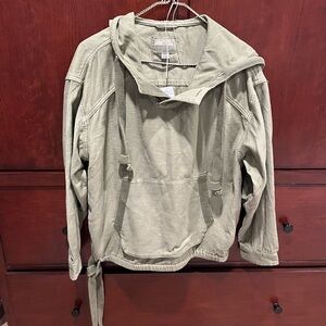 NWT AMERICAN EAGLE OUTFITTERS green pullover/jacket, pouch, buttons, pullstrings